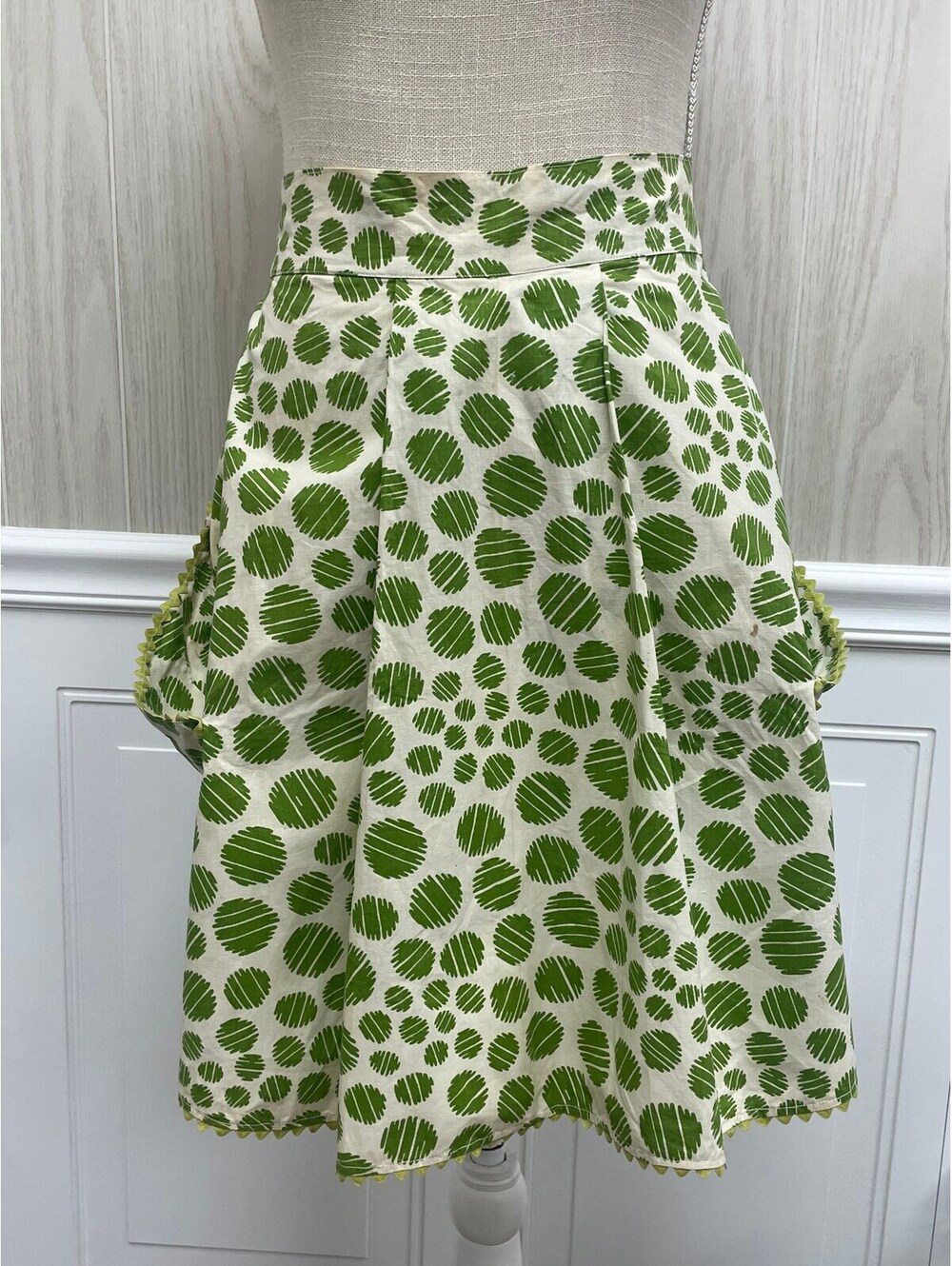 Vintage green polka dot pattern apron